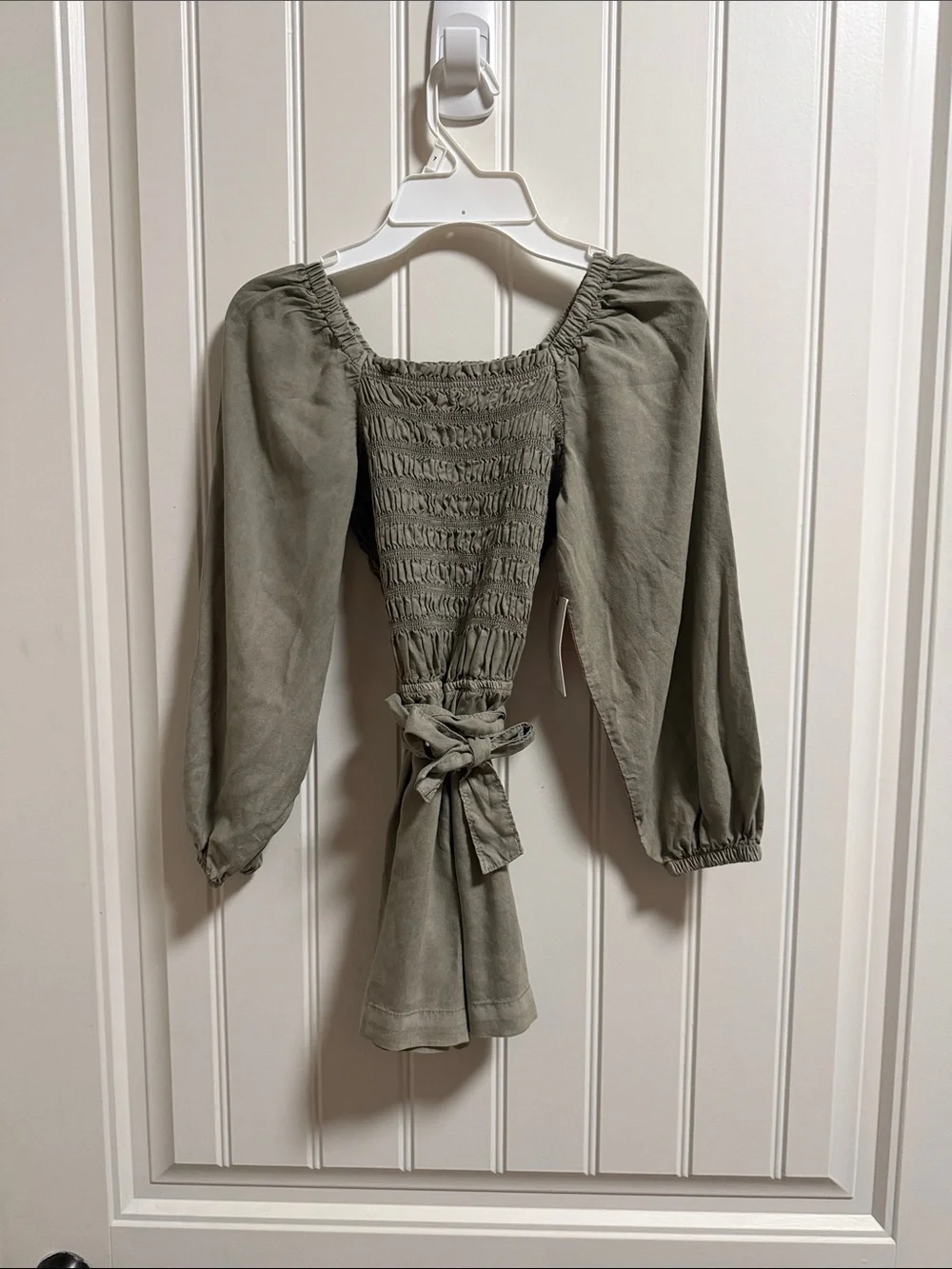 Bella Dahl Olive Smocked Tie-Back Peasant Blouse